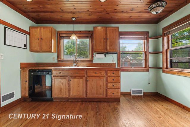 1375 Lathrup Park, Saginaw Twp, MI 48638