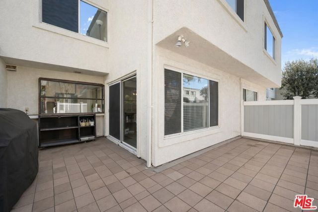 18515 Mayall Street J, Northridge (los Angeles), CA 91324