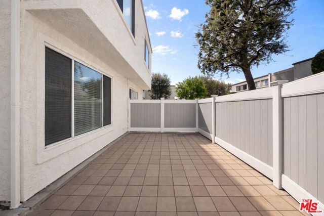 18515 Mayall Street J, Northridge (los Angeles), CA 91324