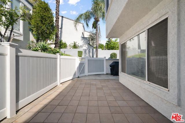 18515 Mayall Street J, Northridge (los Angeles), CA 91324