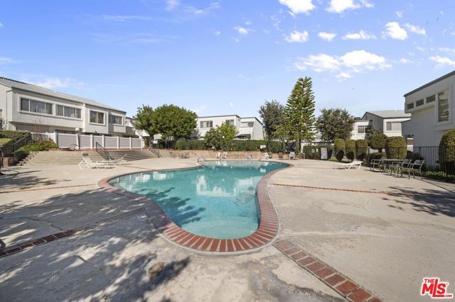 18515 Mayall Street J, Northridge (los Angeles), CA 91324