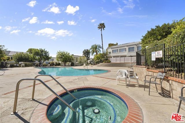 18515 Mayall Street J, Northridge (los Angeles), CA 91324