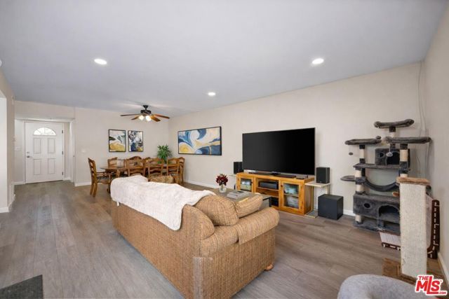 18515 Mayall Street J, Northridge (los Angeles), CA 91324