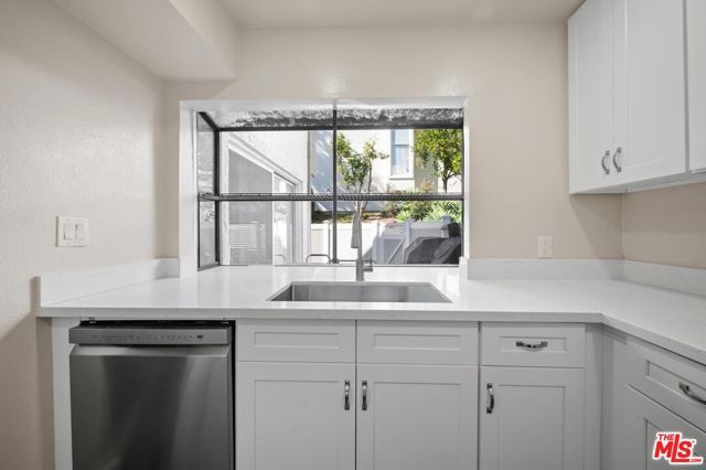 18515 Mayall Street J, Northridge (los Angeles), CA 91324