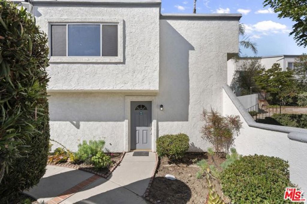 18515 Mayall Street J, Northridge (los Angeles), CA 91324