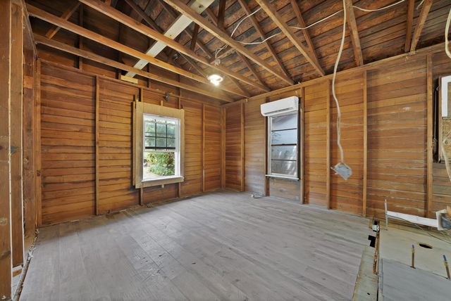 515 Woodrow Avenue, Fort Worth, TX 76105