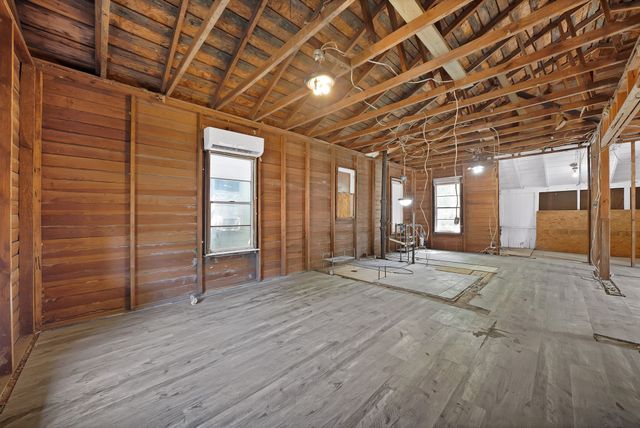 515 Woodrow Avenue, Fort Worth, TX 76105