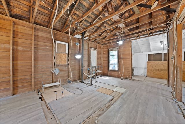 515 Woodrow Avenue, Fort Worth, TX 76105