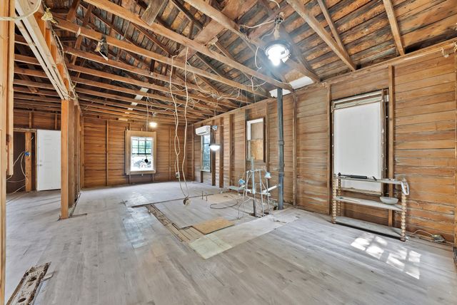 515 Woodrow Avenue, Fort Worth, TX 76105