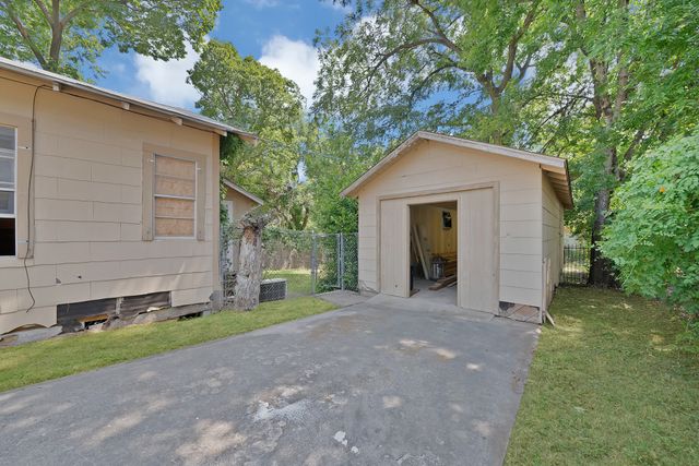 515 Woodrow Avenue, Fort Worth, TX 76105