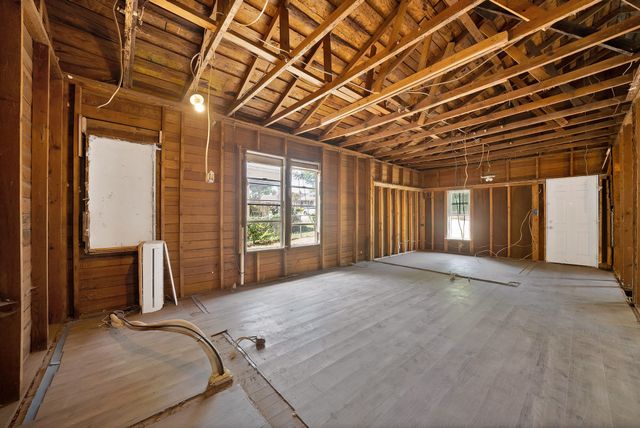515 Woodrow Avenue, Fort Worth, TX 76105