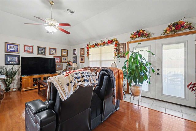 14 NW Stonebrook Dr, Lawton, OK 73505