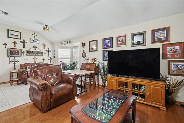 14 NW Stonebrook Dr, Lawton, OK 73505