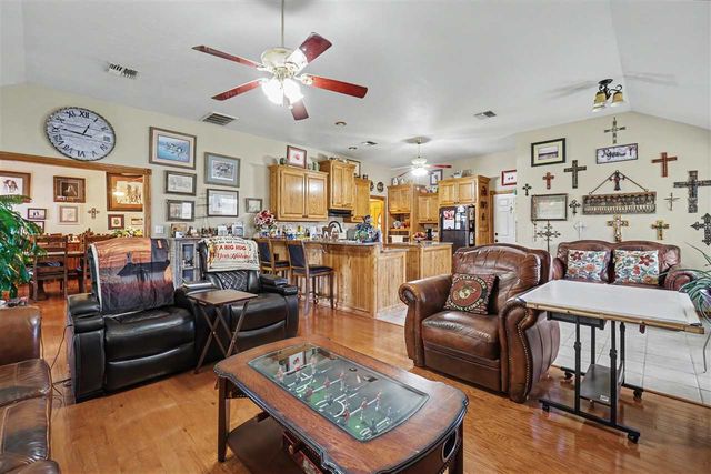 14 NW Stonebrook Dr, Lawton, OK 73505