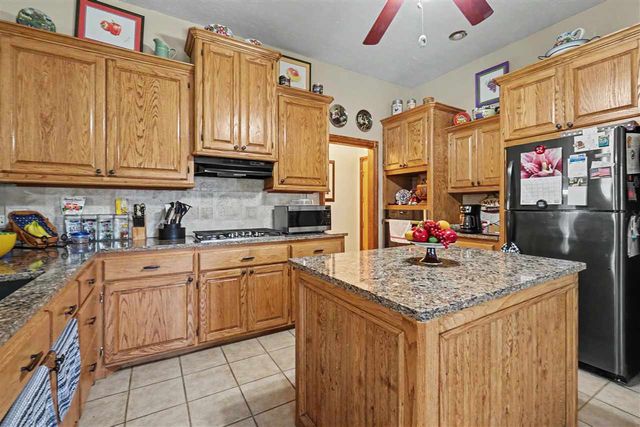 14 NW Stonebrook Dr, Lawton, OK 73505