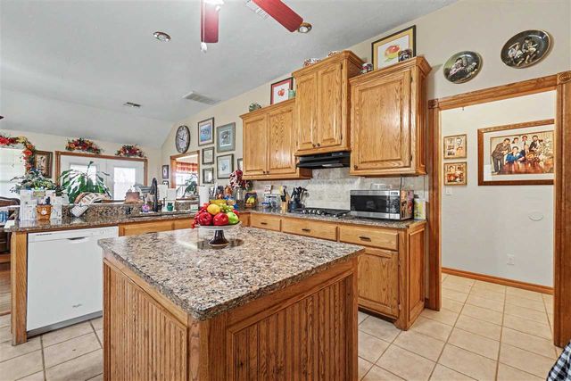 14 NW Stonebrook Dr, Lawton, OK 73505