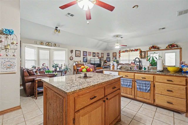 14 NW Stonebrook Dr, Lawton, OK 73505