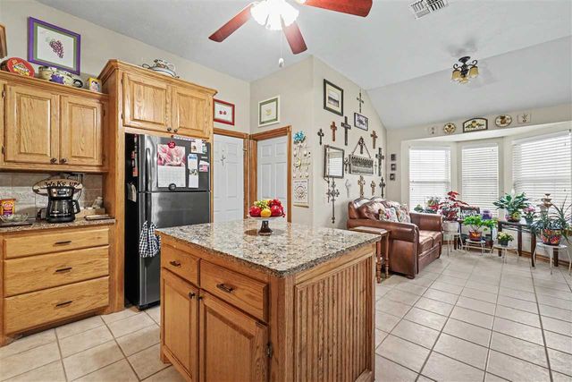 14 NW Stonebrook Dr, Lawton, OK 73505