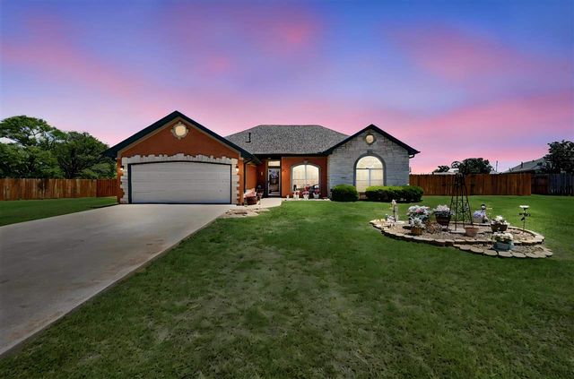 14 NW Stonebrook Dr, Lawton, OK 73505
