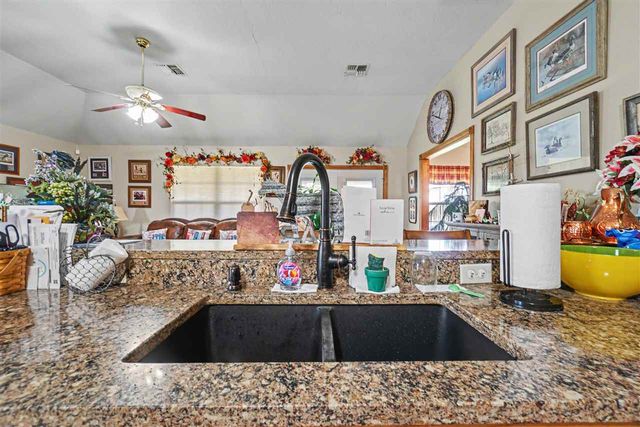 14 NW Stonebrook Dr, Lawton, OK 73505