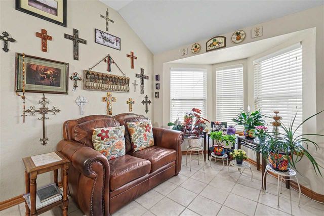 14 NW Stonebrook Dr, Lawton, OK 73505