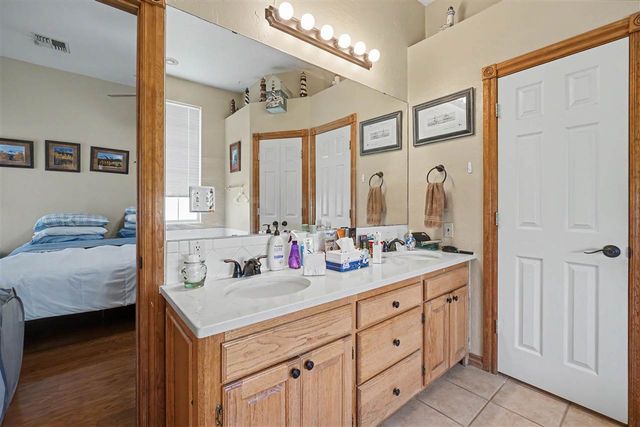 14 NW Stonebrook Dr, Lawton, OK 73505