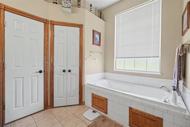 14 NW Stonebrook Dr, Lawton, OK 73505