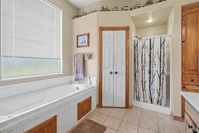14 NW Stonebrook Dr, Lawton, OK 73505