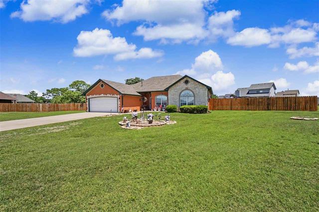 14 NW Stonebrook Dr, Lawton, OK 73505