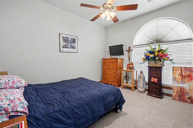 14 NW Stonebrook Dr, Lawton, OK 73505