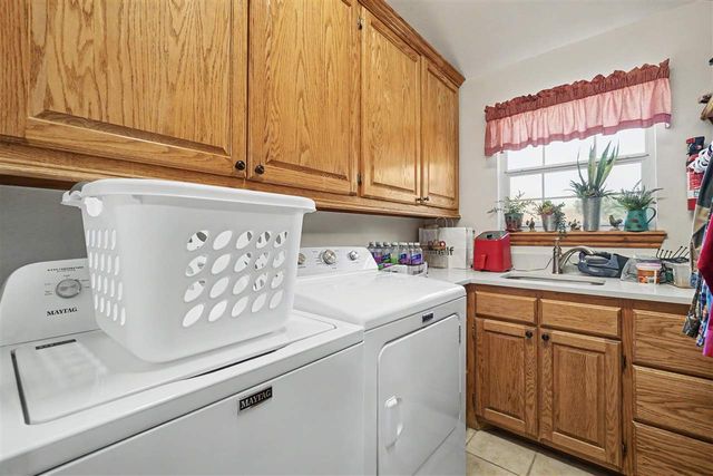 14 NW Stonebrook Dr, Lawton, OK 73505