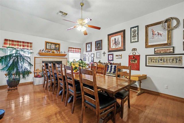 14 NW Stonebrook Dr, Lawton, OK 73505