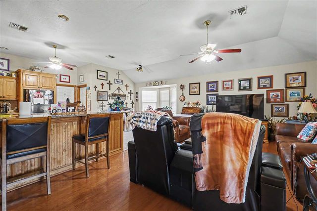 14 NW Stonebrook Dr, Lawton, OK 73505