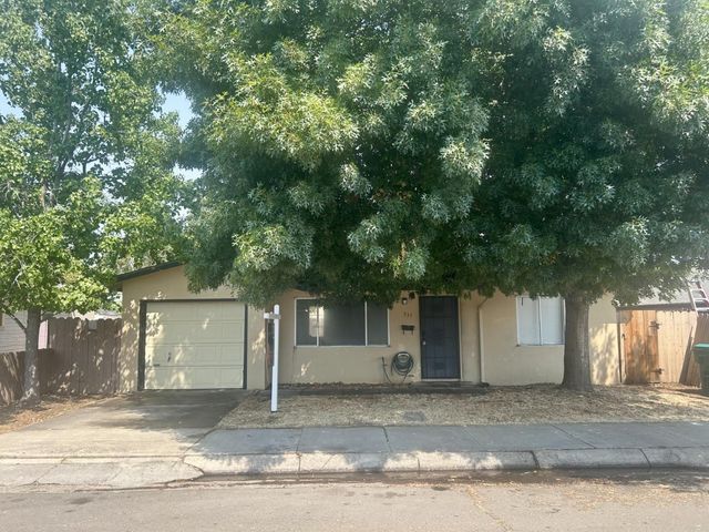 337 Acacia St, Lodi, CA 95240