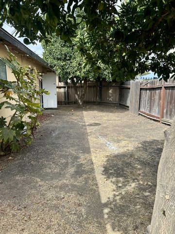 337 Acacia St, Lodi, CA 95240