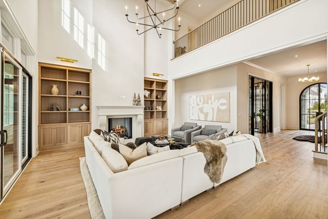 8864 Edgecomb Dr, College Grove, TN 37046