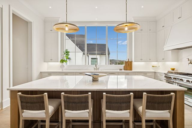 8864 Edgecomb Dr, College Grove, TN 37046