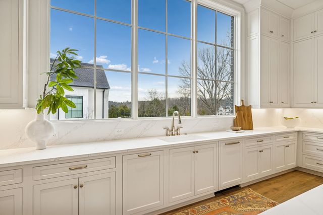 8864 Edgecomb Dr, College Grove, TN 37046