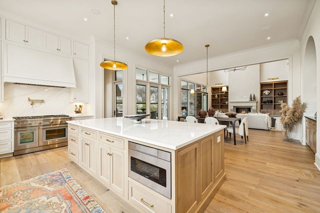 8864 Edgecomb Dr, College Grove, TN 37046