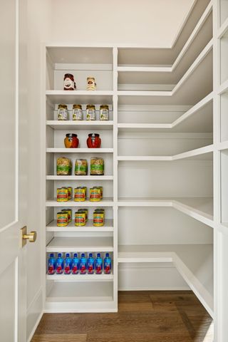 8864 Edgecomb Dr, College Grove, TN 37046