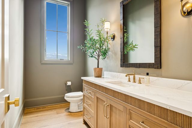 8864 Edgecomb Dr, College Grove, TN 37046