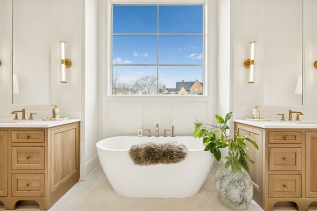 8864 Edgecomb Dr, College Grove, TN 37046