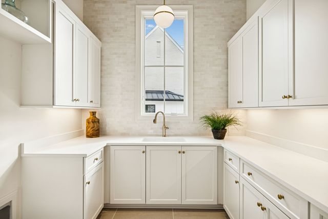 8864 Edgecomb Dr, College Grove, TN 37046