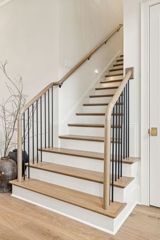 8864 Edgecomb Dr, College Grove, TN 37046