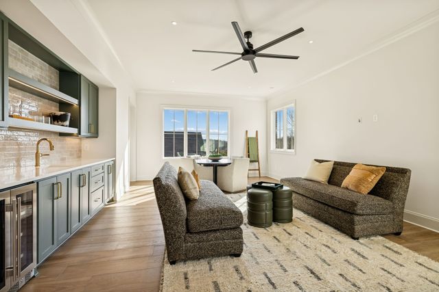 8864 Edgecomb Dr, College Grove, TN 37046