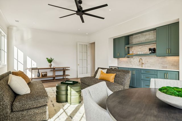 8864 Edgecomb Dr, College Grove, TN 37046