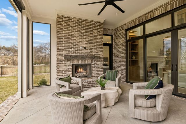 8864 Edgecomb Dr, College Grove, TN 37046