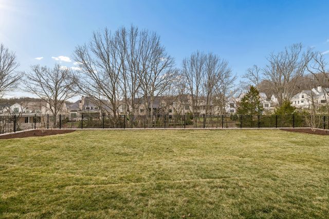 8864 Edgecomb Dr, College Grove, TN 37046