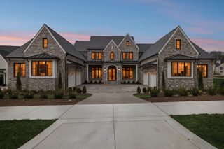 8864 Edgecomb Dr, College Grove, TN 37046