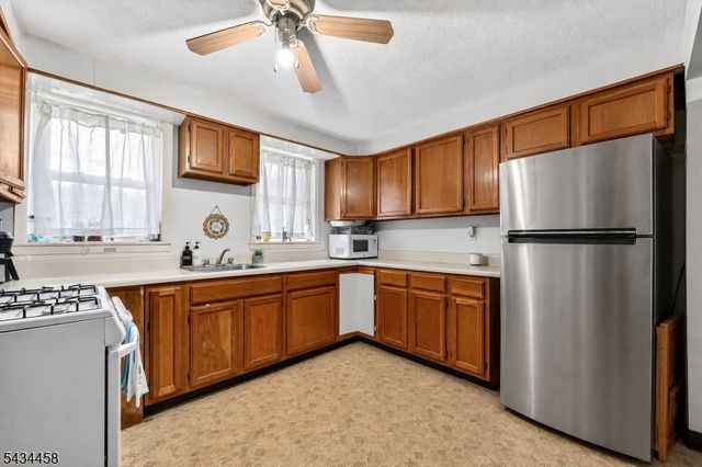 109 Main St, Garfield City, NJ 07026